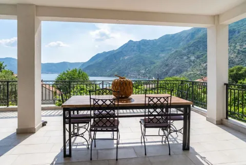 Prodaja, četvorosoban stan, 110m², Risan, Kotor - image 6