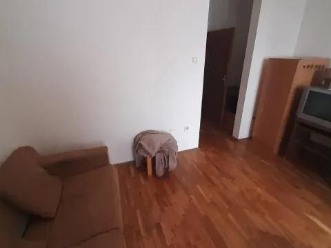 Izdavanje, garsonjera, 22m², Bulevar Oslobodjenja, Novi Sad Sve Podlokacije - image 2