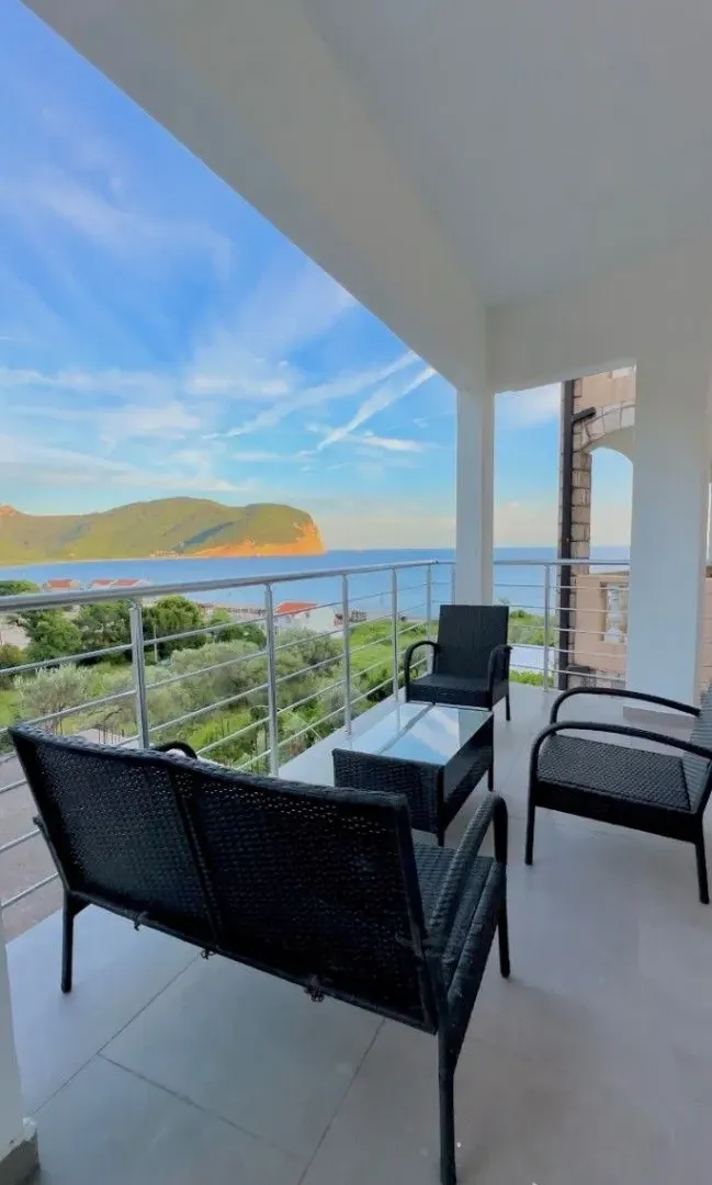 Rent, one bedroom apartment, 63m², Buljarica, Budva