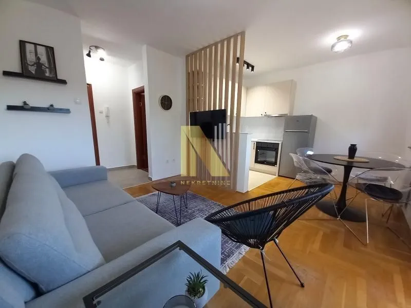 Izdavanje, jednosoban stan, 45m², Grbavica, Novi Sad Sve Podlokacije