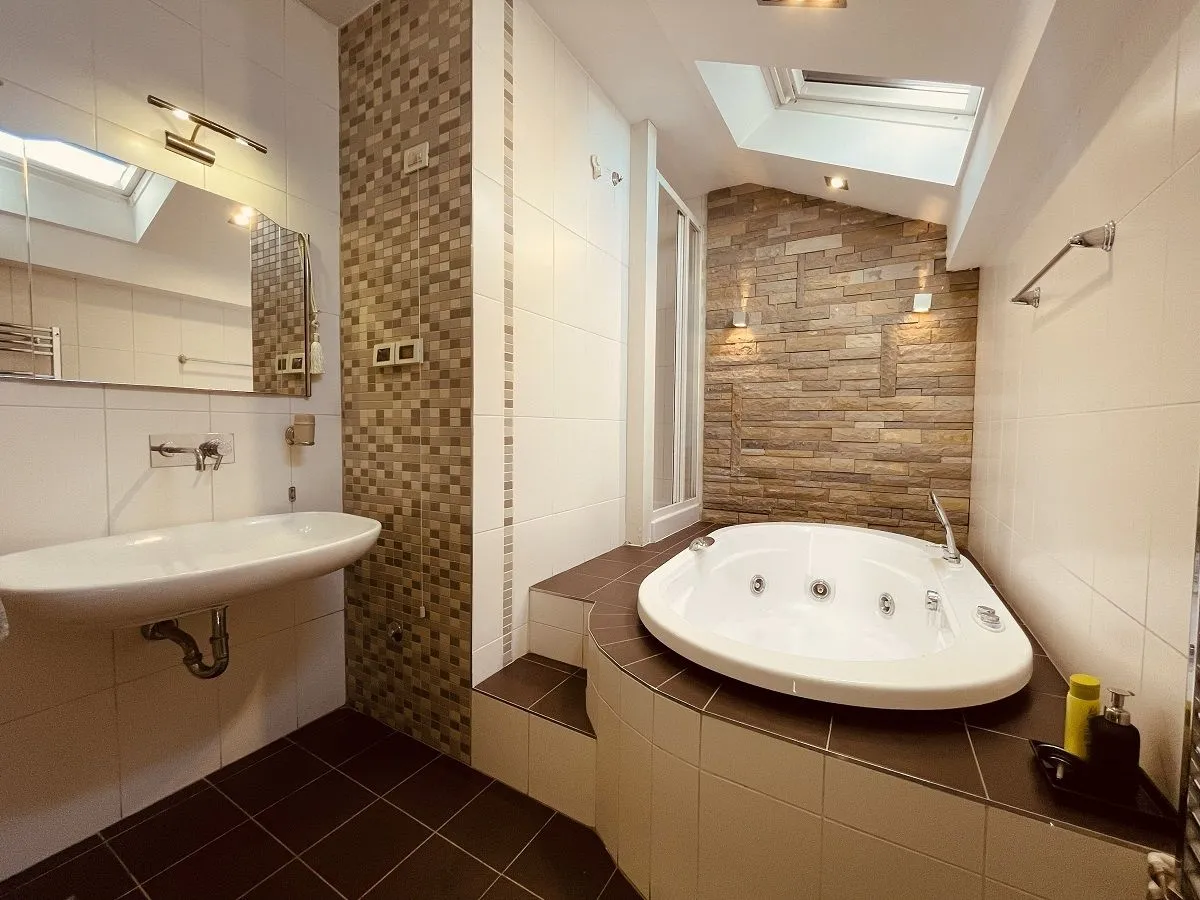 Rent, four bedroom apartment, 118m², Kalenić Pijaca, Vračar Sve Podlokacije