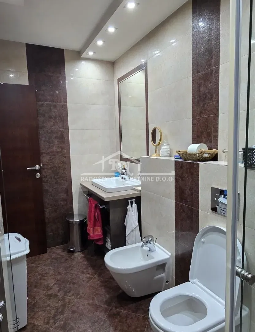 Prodaja, stan, 199m², Petlovo Brdo, Beograd