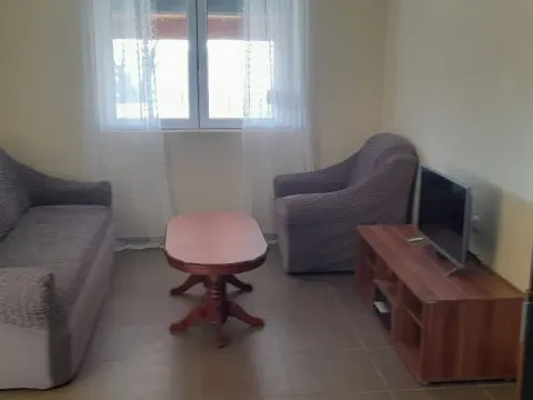 Izdavanje, kuća, 80m², Dub, Kotor - image 2