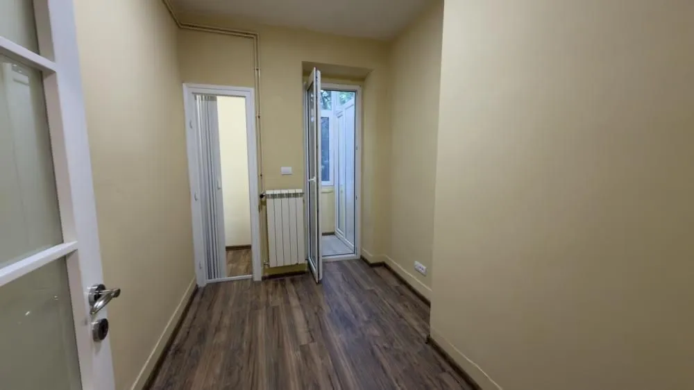 Prodaja, četvorosoban stan, 77m², Skadarlija, Beograd