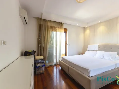 Izdavanje, četvorosoban stan, 135m², Centar, Podgorica - image 3