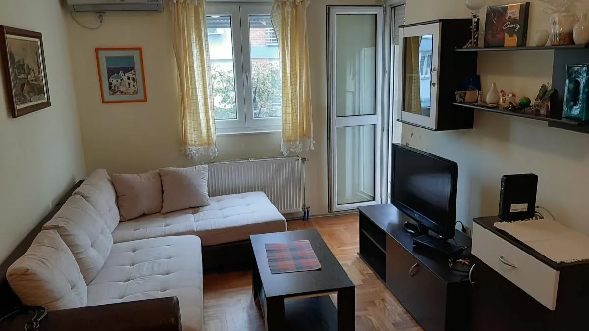 Izdavanje, jednosoban stan, 37m², Centar, Novi Sad