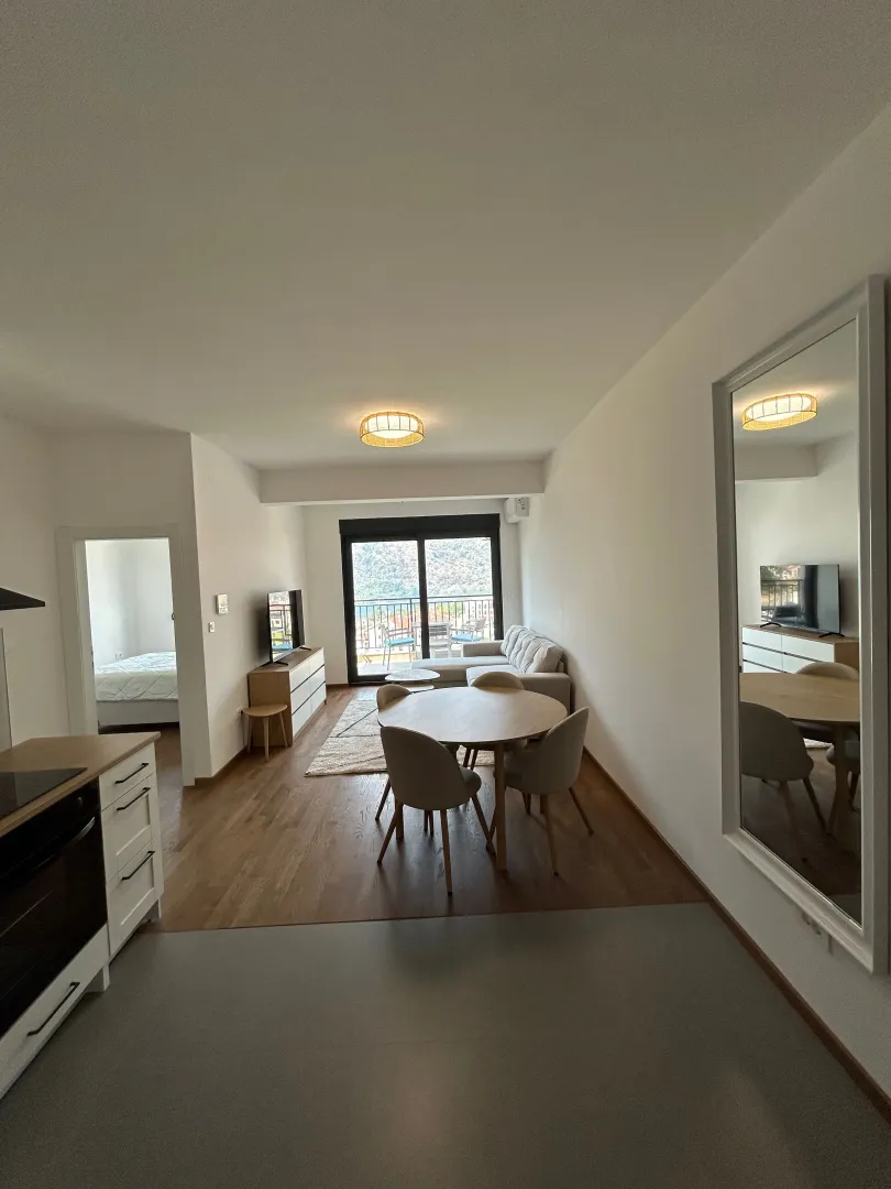 Izdavanje, jednosoban stan, 47m², Dobrota, Kotor