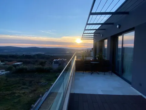 Izdavanje, trosoban stan, 85m², Kavač, Kotor - image 7