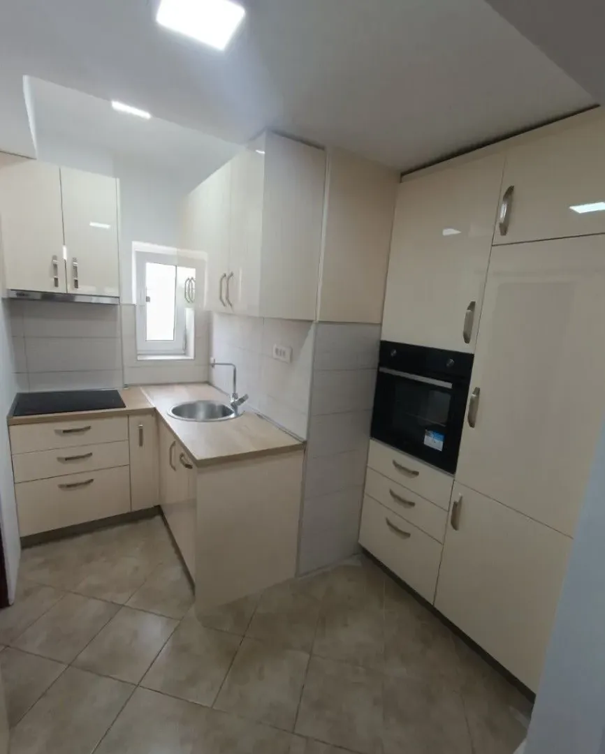 Izdavanje, dvosoban stan, 60m², Centar, Podgorica