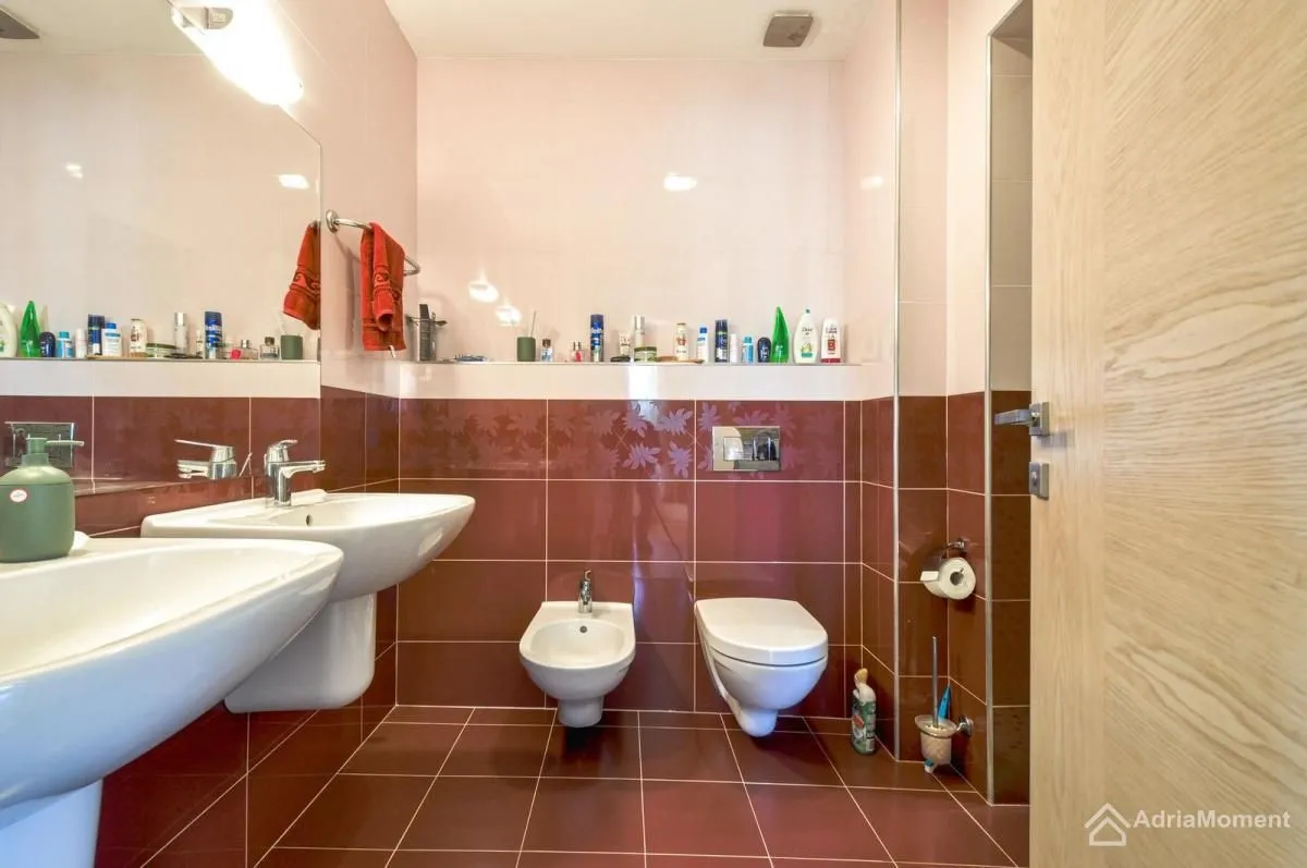 Prodaja, dvosoban stan, 68m², Kostanjica, Kotor