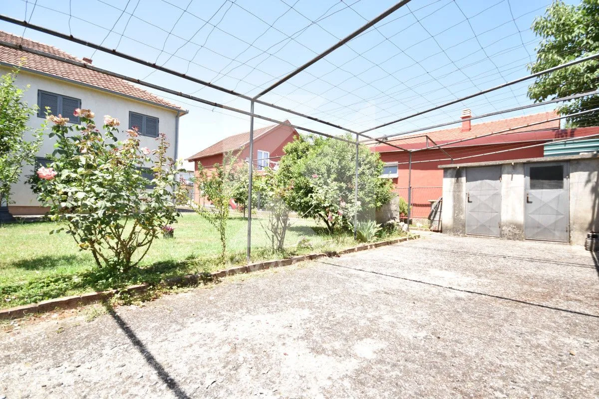 Prodaja, kuća, 320m², Murtovina, Podgorica
