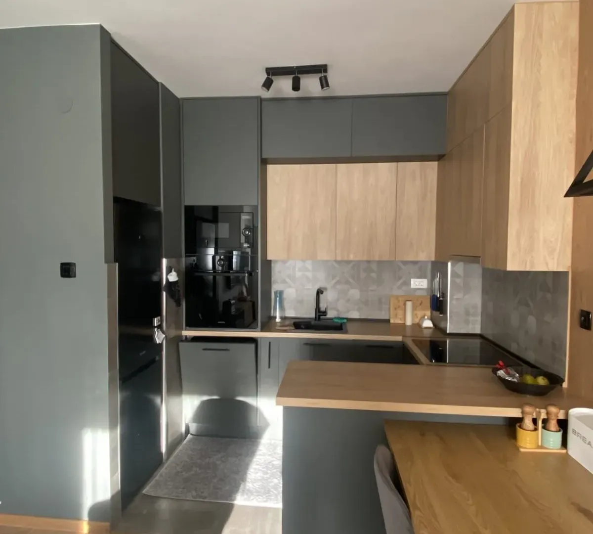 Izdavanje, jednosoban stan, 47m², Pobrežje, Podgorica