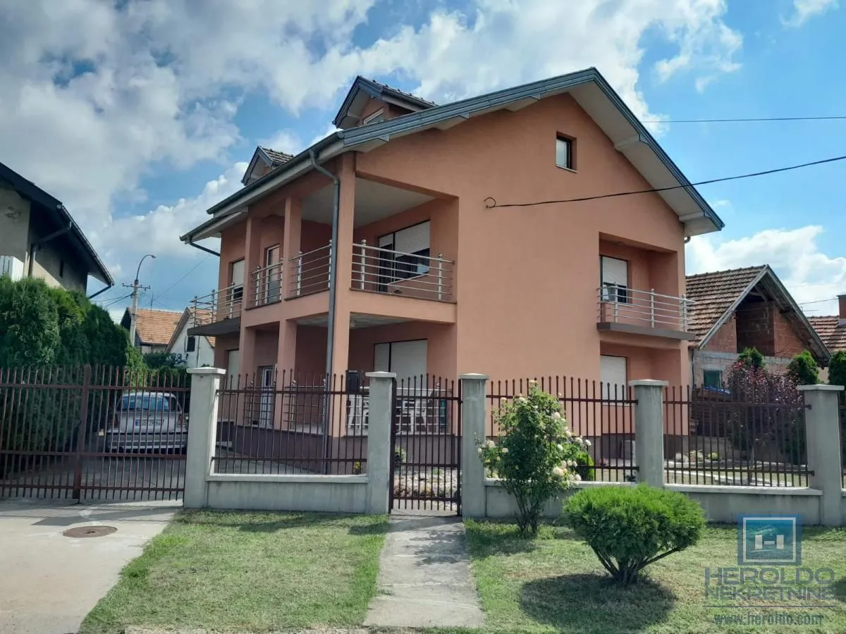 Sale, house, 180m², Centar, Ćuprija