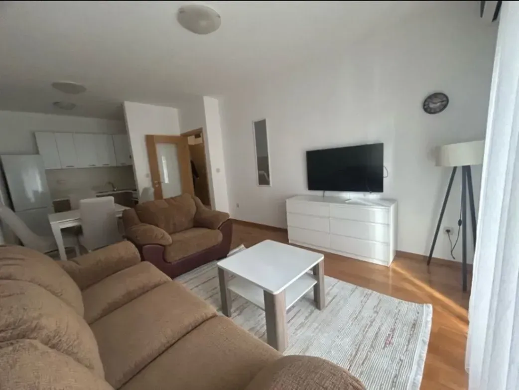 Izdavanje, jednosoban stan, 47m², Blok 6, Podgorica