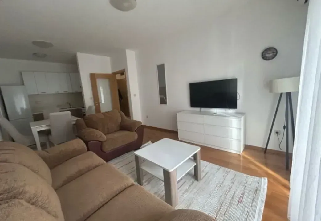 Izdavanje, jednosoban stan, 47m², Blok 6, Podgorica