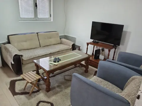 Izdavanje, stan, 80m², Podgorica, Crna Gora - image 1