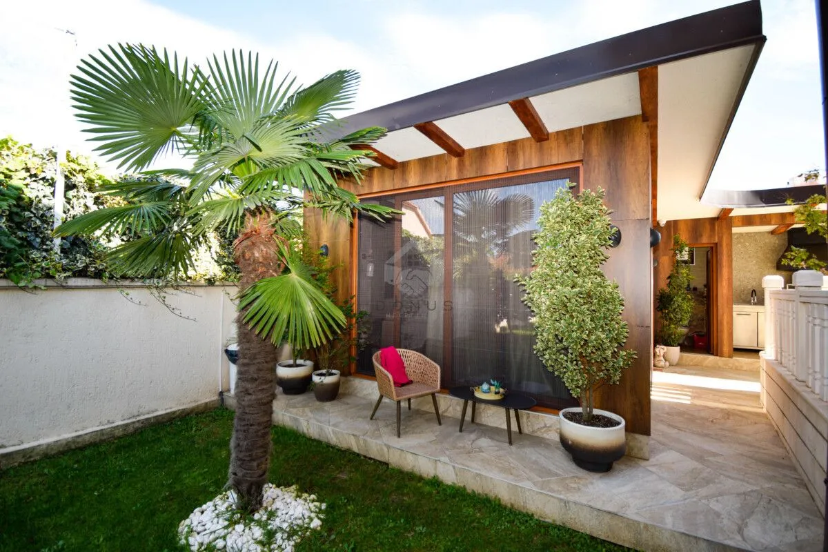 Rent, house, 300m², Zabjelo, Podgorica