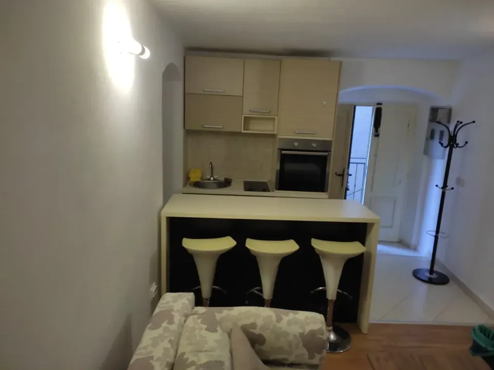 Rent, one bedroom apartment, 32m², Kotor, Crna Gora