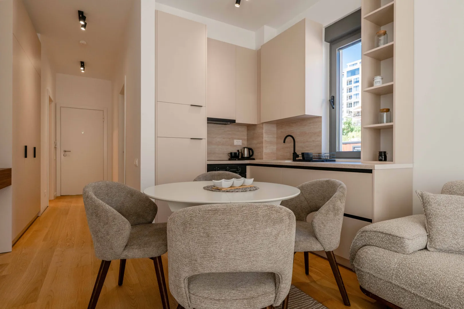 Rent, one bedroom apartment, 51m², Bečići, Budva