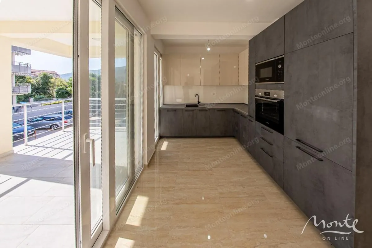 Prodaja, dvosoban stan, 73m², Đenovići, Herceg Novi