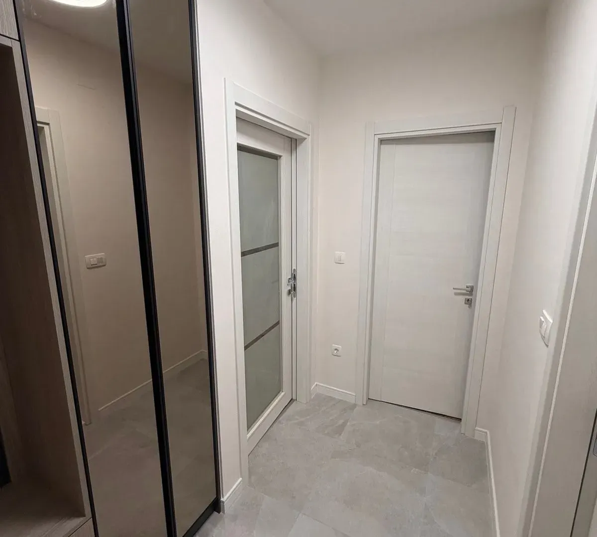 Izdavanje, jednosoban stan, 49m², Central Point, Podgorica