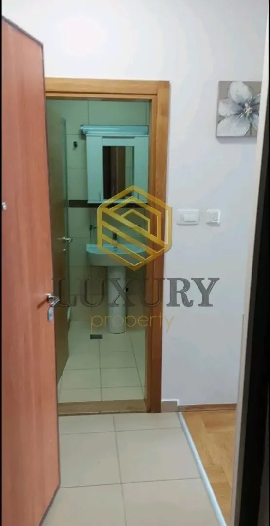 Izdavanje, jednosoban stan, 30m², Obala Morače, Podgorica