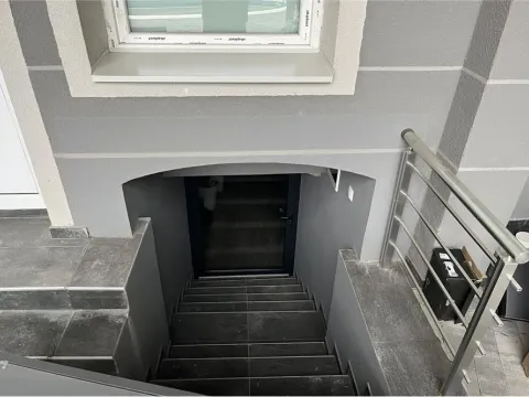 Prodaja, kuća, 250m², Niš, Srbija - image 2