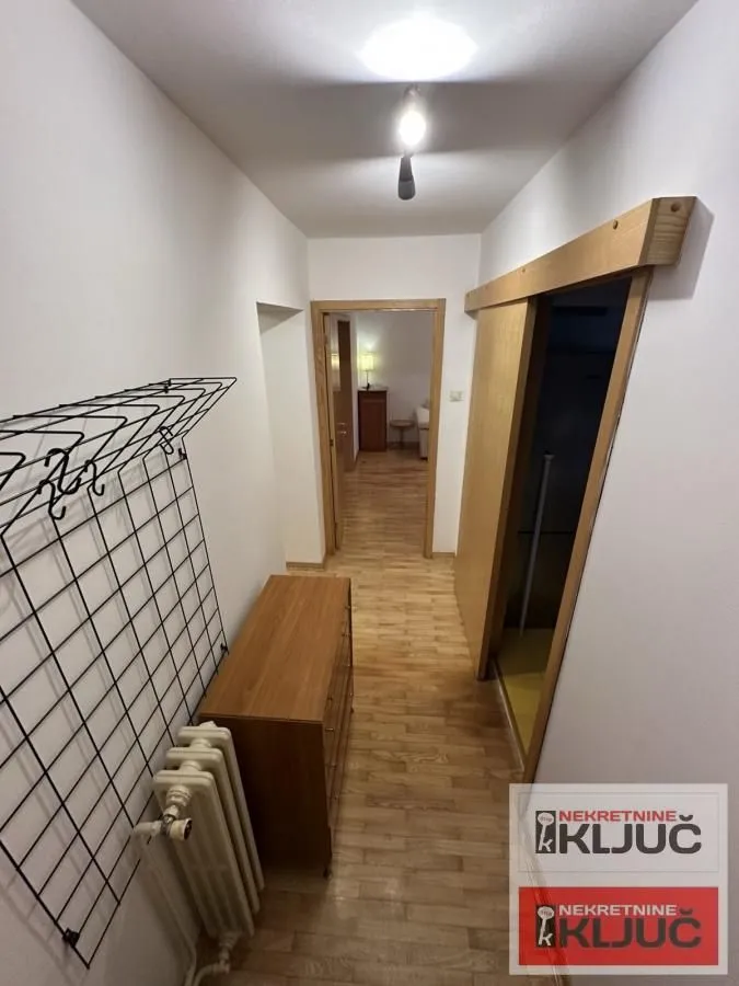 Izdavanje, dvosoban stan, 59m², Centar, Novi Sad