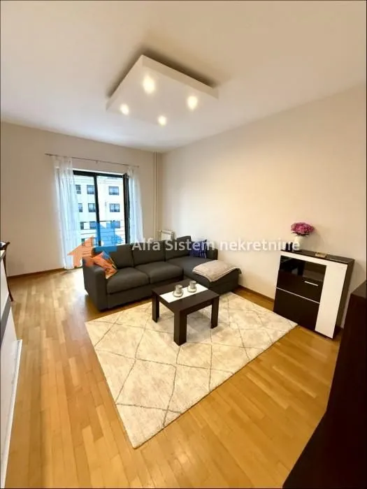 Izdavanje, dvosoban stan, 56m², Kalenić Pijaca, Vračar Sve Podlokacije