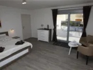 Izdavanje, kuća, 153m², Krimovica, Kotor - image 12