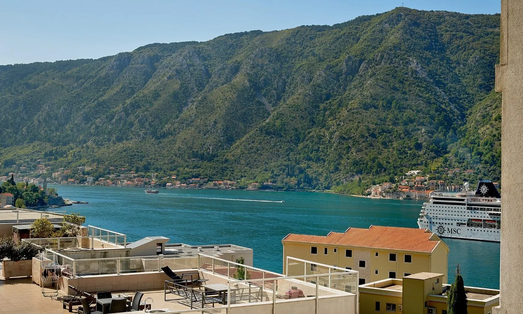 Prodaja, dvosoban stan, 75m², Dobrota, Kotor