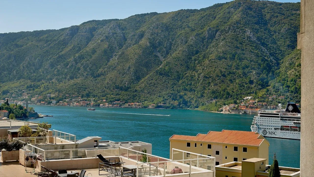 Prodaja, dvosoban stan, 75m², Dobrota, Kotor