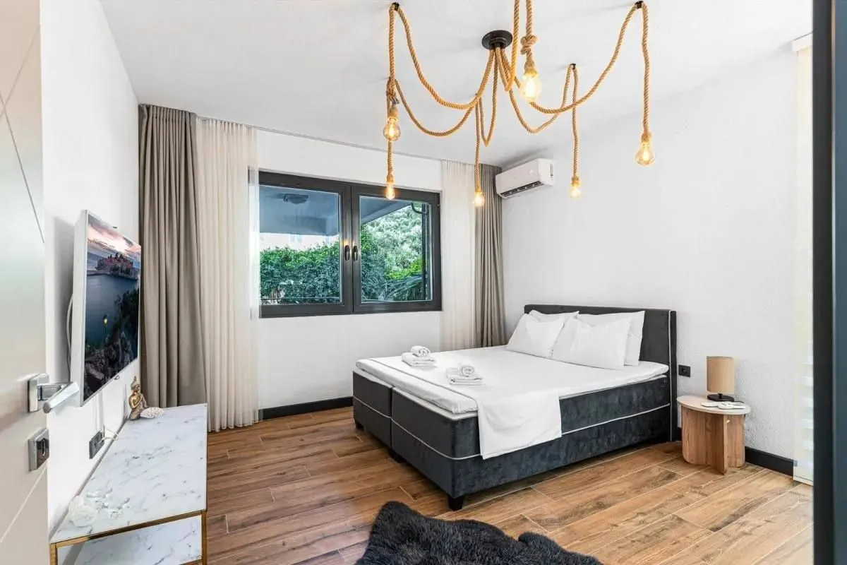Sale, three bedroom apartment, 131m², Sveti Stefan, Budva