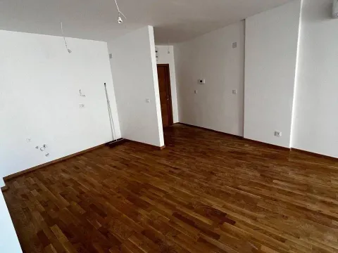 Sale, two bedroom apartment, 62m², Bečići, Budva - image 2