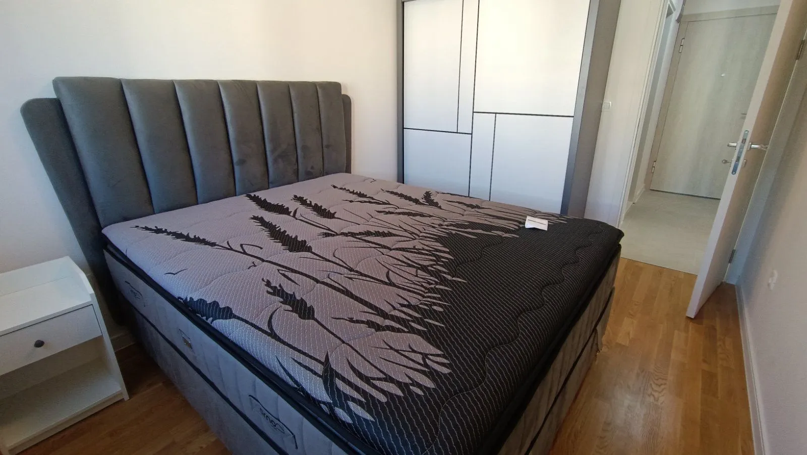 Izdavanje, jednosoban stan, 42m², Pobrežje, Podgorica