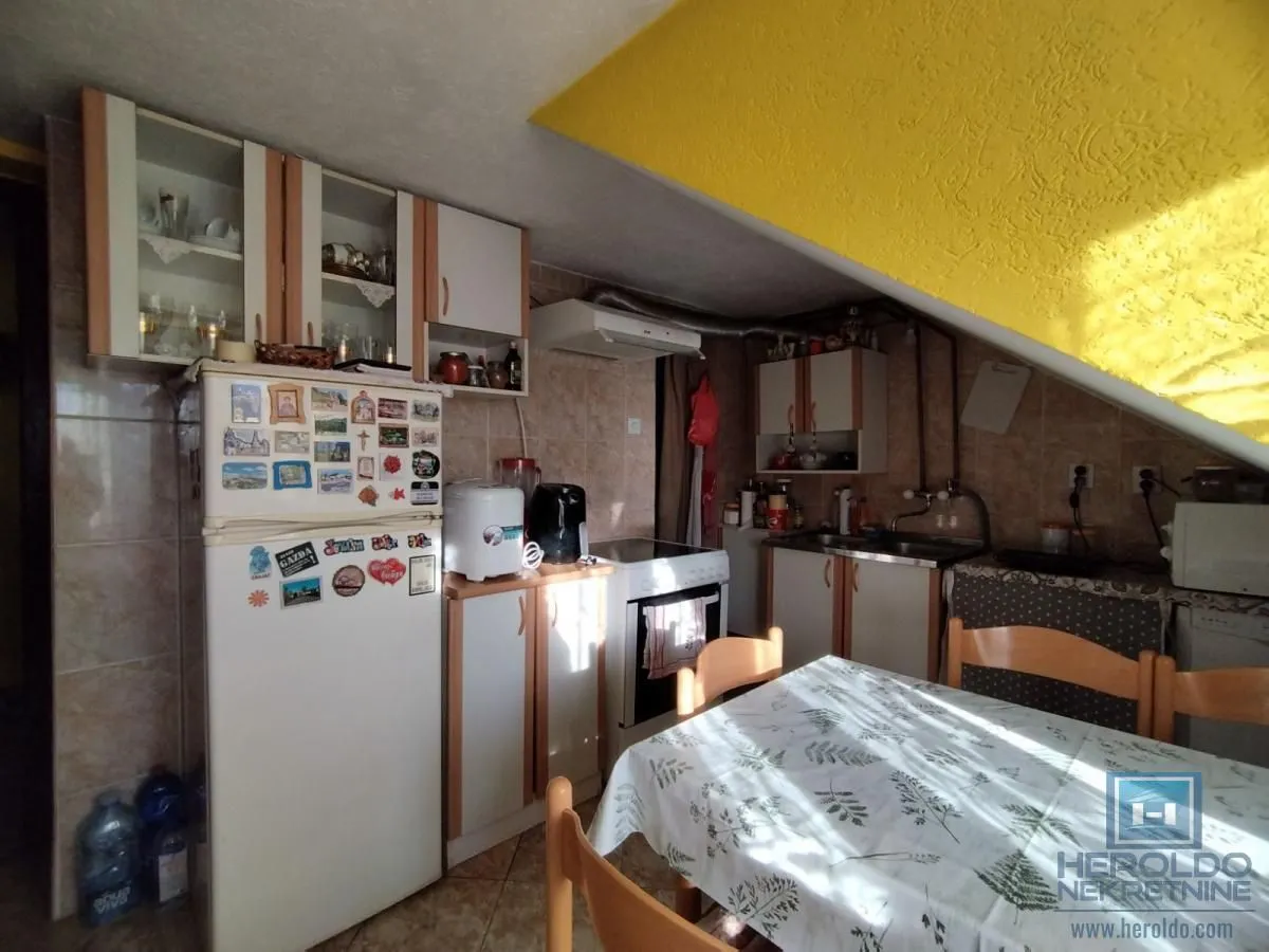 Prodaja, trosoban stan, 77m², Pijaca, Jagodina