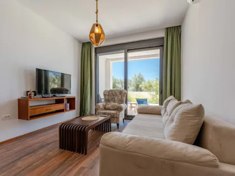 Sale, one bedroom apartment, 54m², Petrovac, Budva - image 5