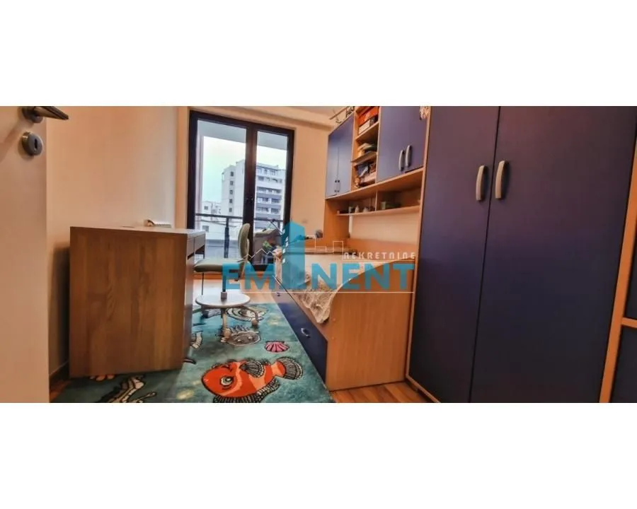 Izdavanje, trosoban stan, 86m², Južni Bulevar, Vračar Sve Podlokacije