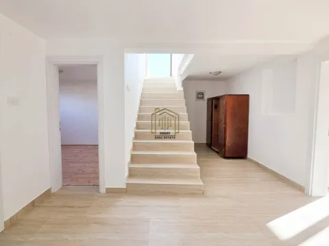 Prodaja, kuća, 350m², Zlatica, Podgorica - image 33