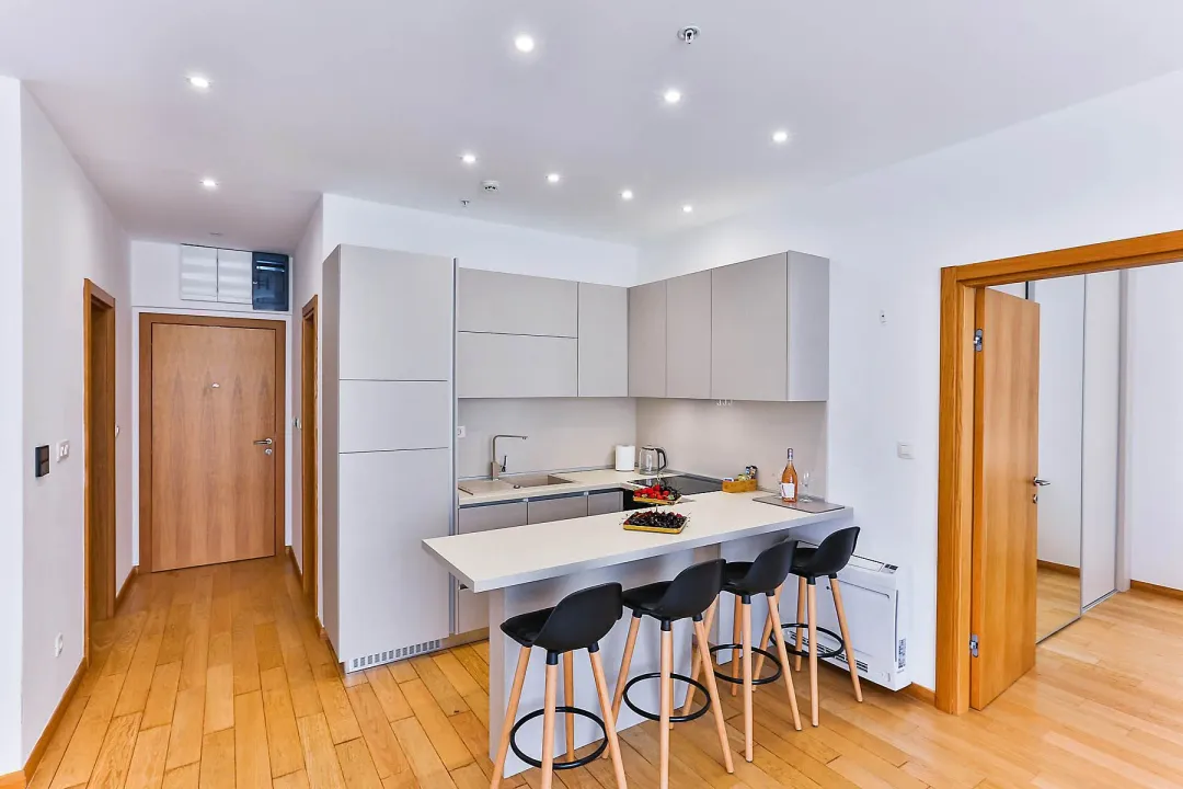 Izdavanje, jednosoban stan, 58m², Centar, Budva