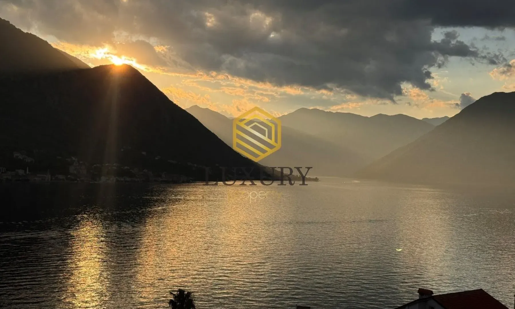 Sale, two bedroom apartment, 85m², Dobrota, Kotor