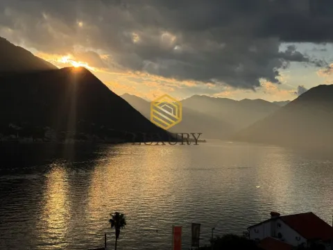 Sale, two bedroom apartment, 85m², Dobrota, Kotor - image 4