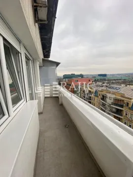 Long balcony with a city view. - image 12