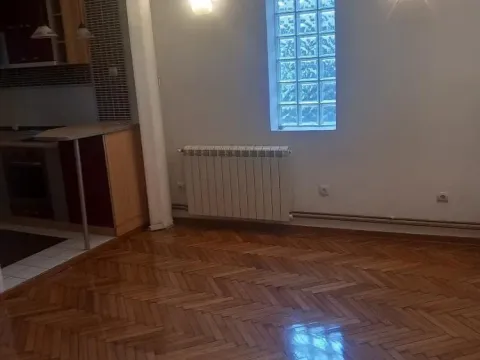 Izdavanje, trosoban stan, 65m², Stari Grad, Beograd - image 10