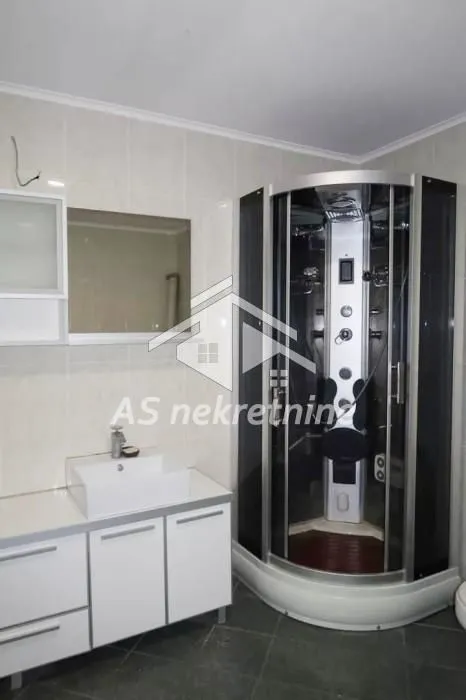 Rent, four bedroom apartment, 160m², Filmski Grad, Beograd