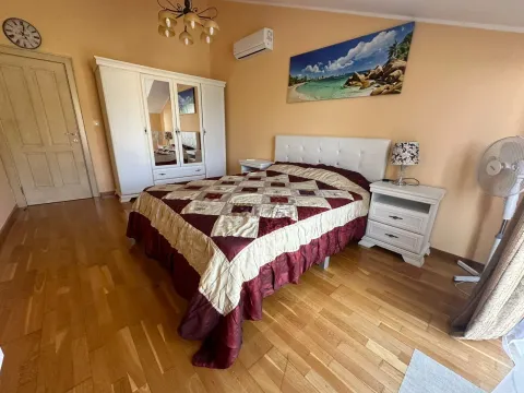 Izdavanje, kuća, 180m², Lastva Grbaljska, Kotor - image 2