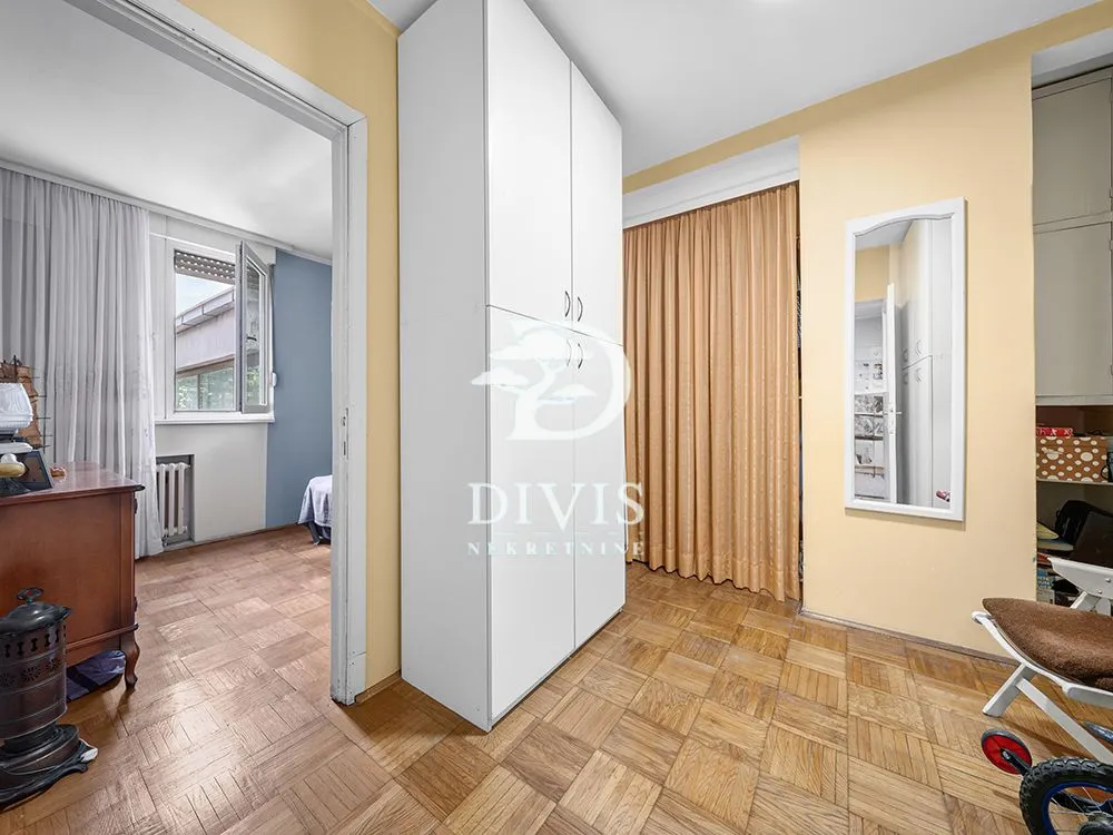 Prodaja, četvorosoban stan, 69m², Profesorska Kolonija, Palilula Sve Podlokacije