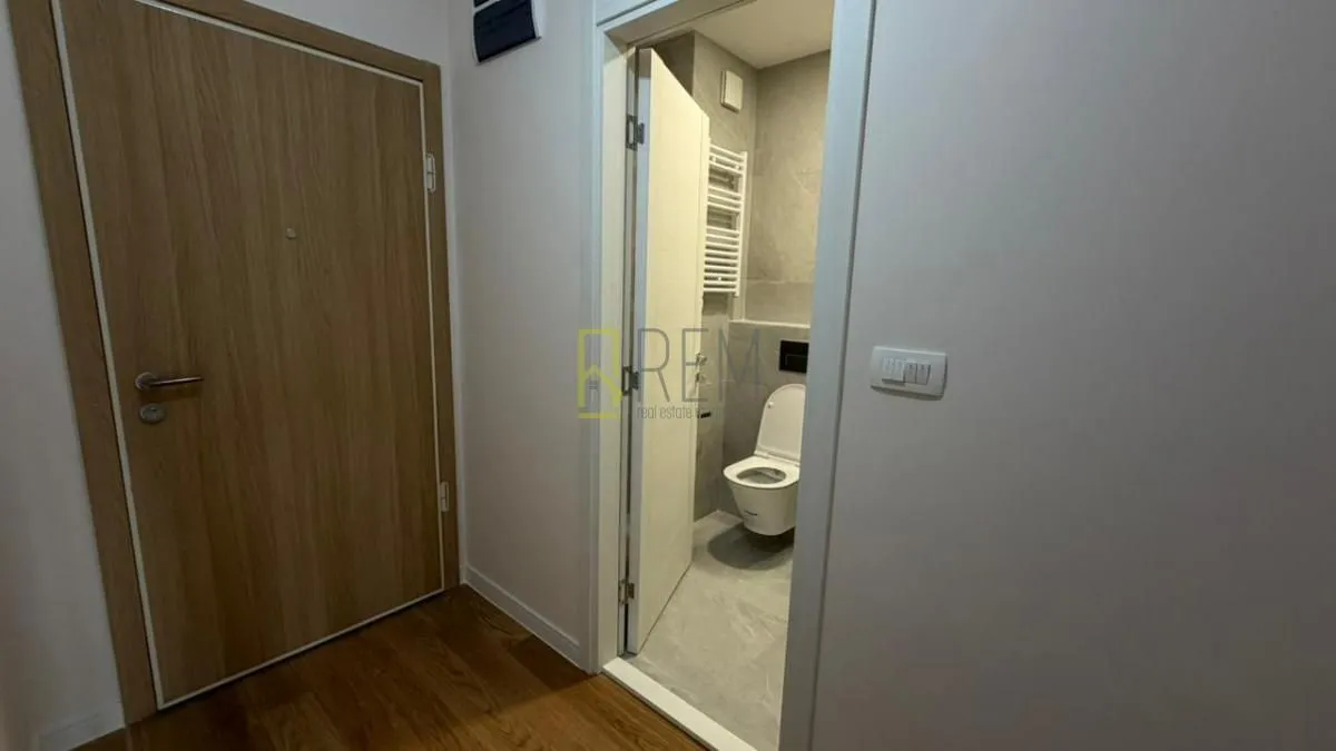 Prodaja, jednosoban stan, 40m², Central Point, Podgorica
