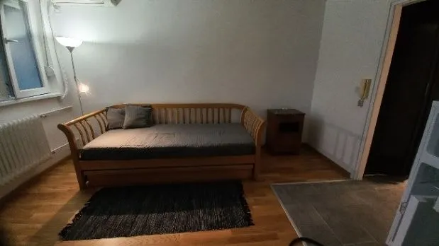 Izdavanje, garsonjera, 28m², Dušanovac, Voždovac Sve Podlokacije
