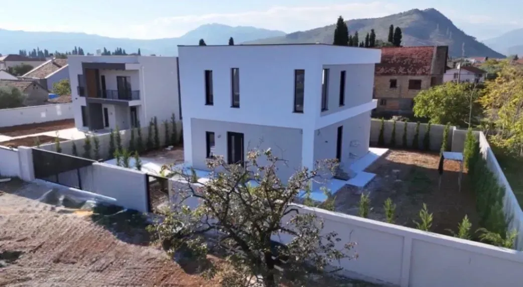 Rent, house, 225m², Gornja Gorica, Podgorica